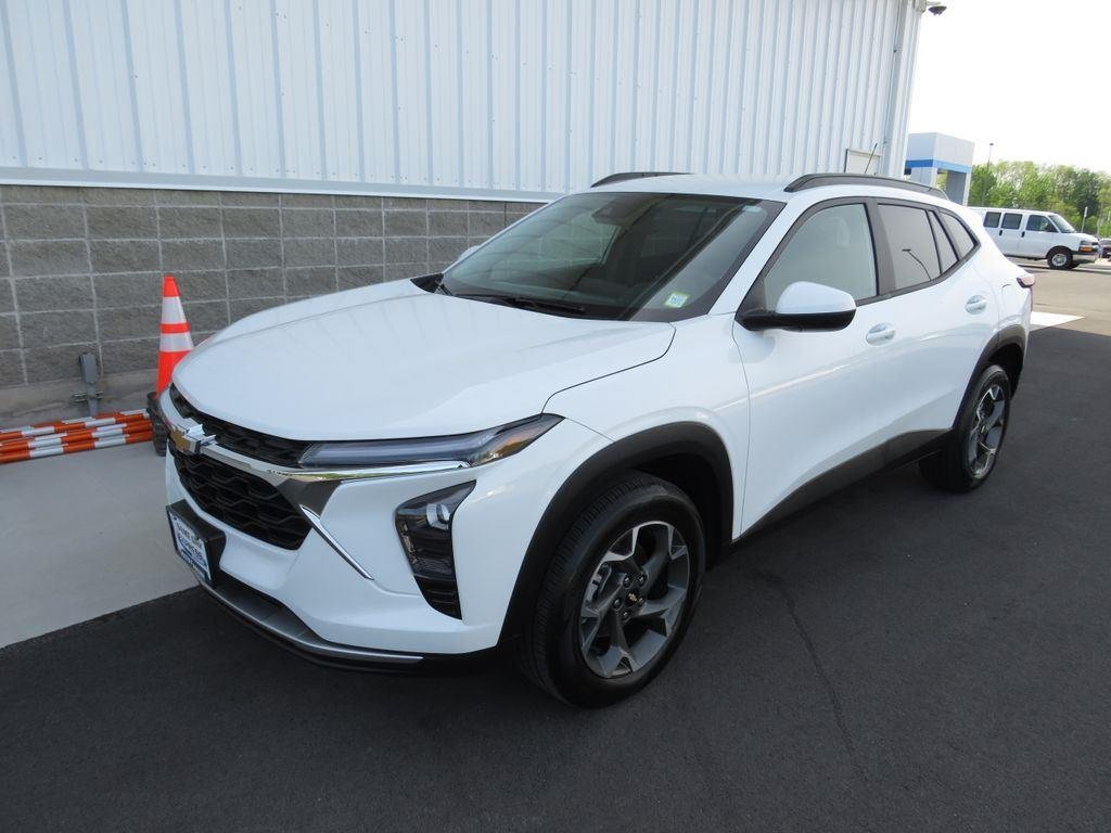 Used 2024 Summit White Chevrolet LT image 14
