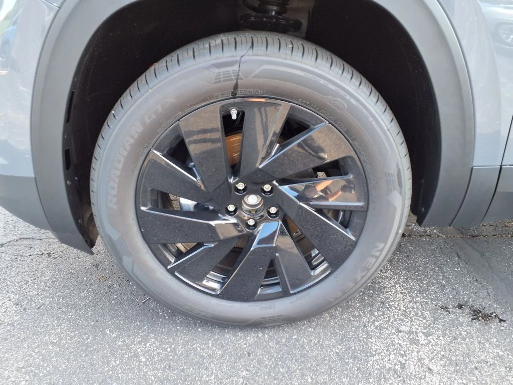 New 2026 Pure Gray Volkswagen 2.0T SE w/Technology image 7