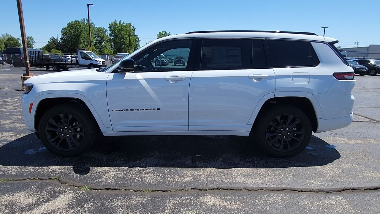 New 2026 Bright White Clear-Coat Exterior Paint Jeep Limited Reserve image 5
