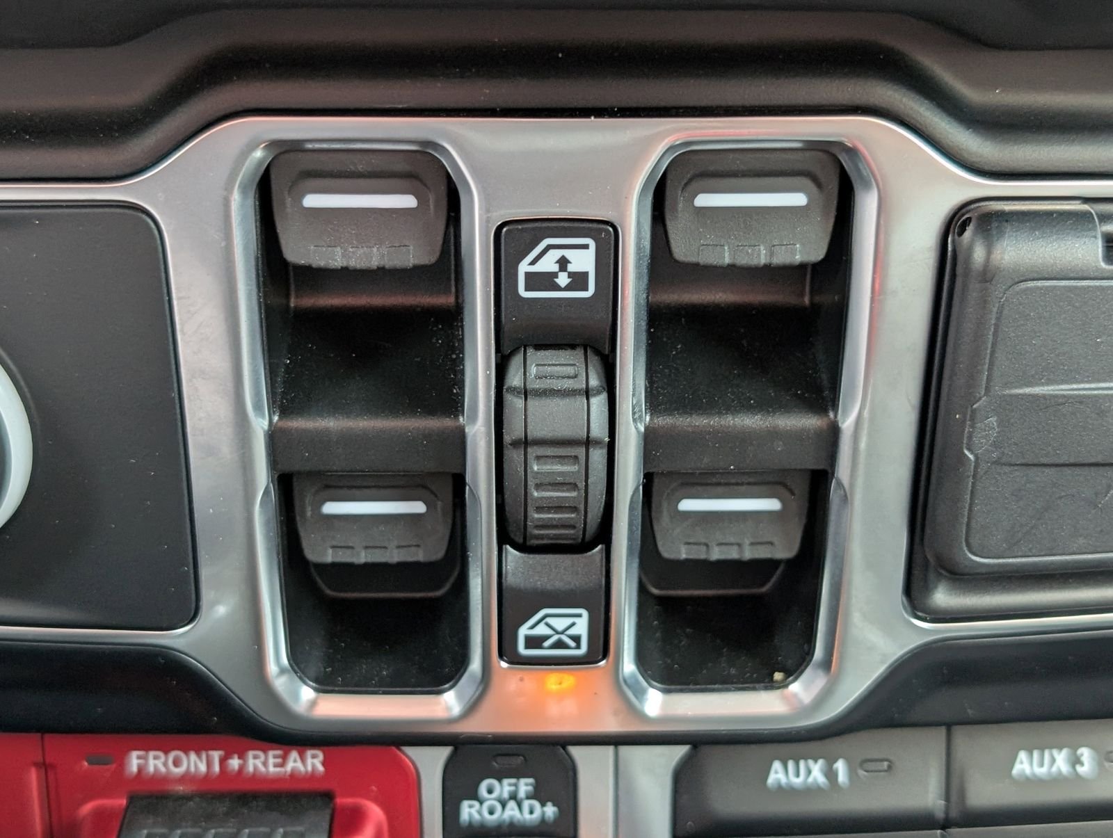 Used 2024 Crystal Metallic Jeep Rubicon image 20