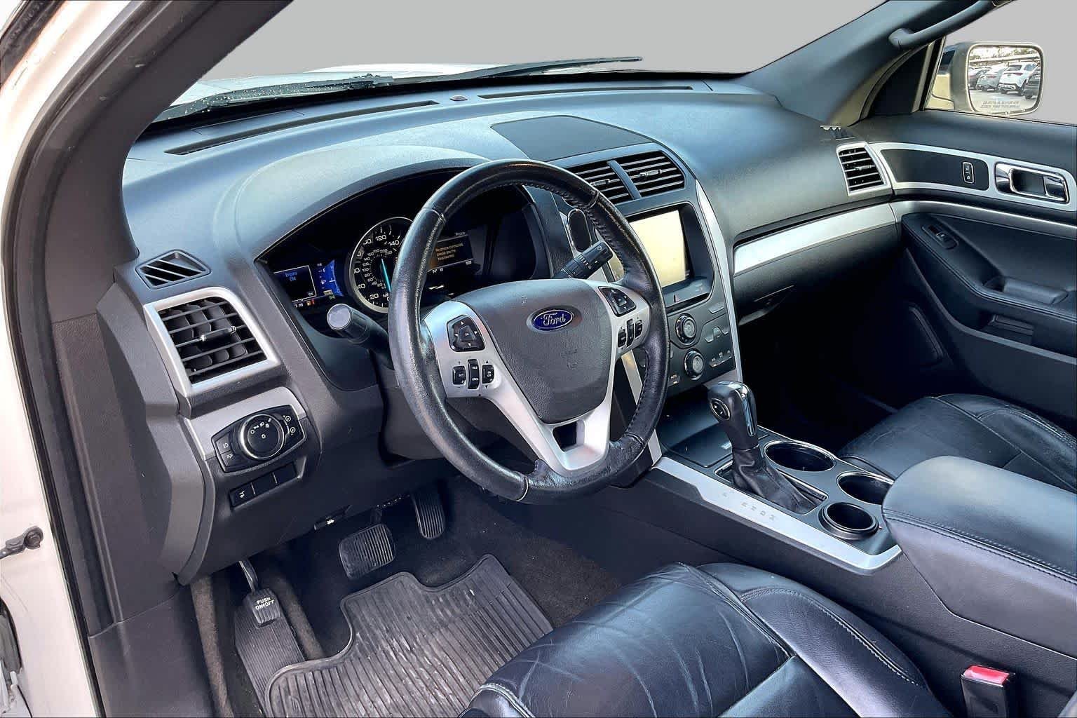 Used 2013 White Platinum Metallic Tri-coat Ford XLT image 15