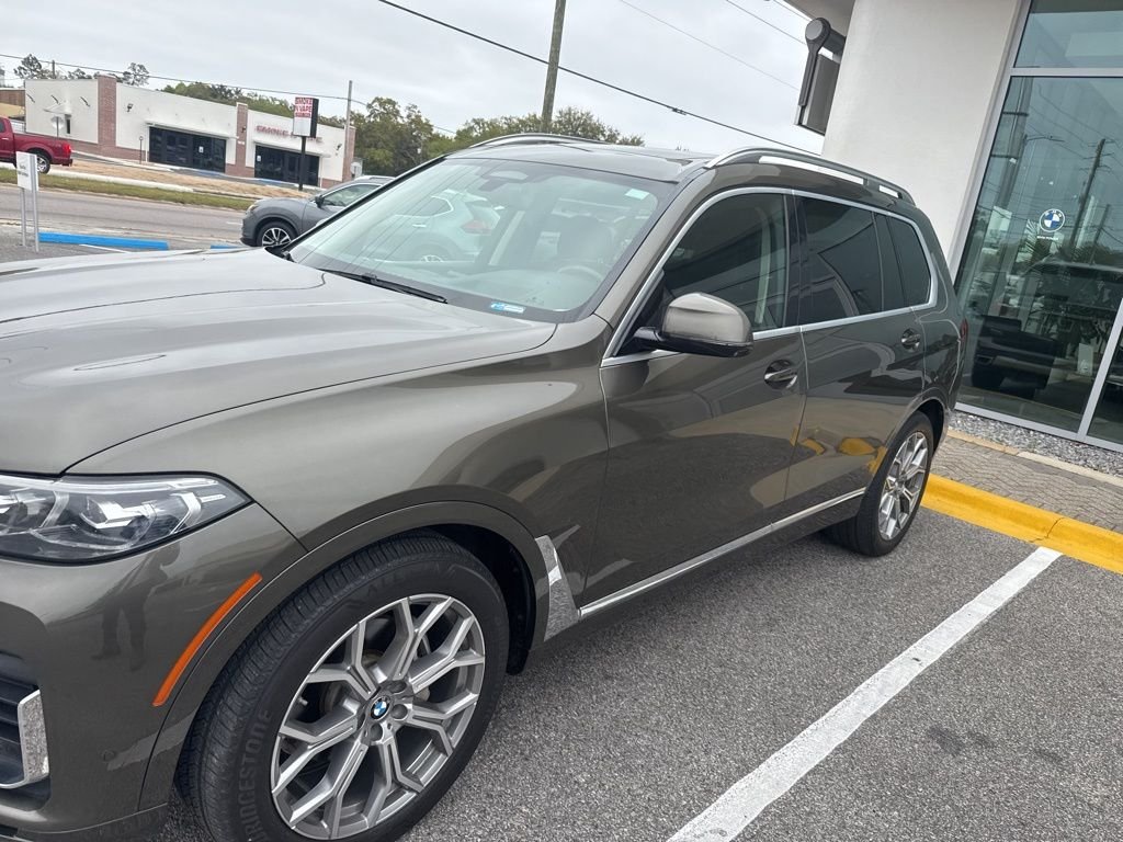 Used 2020 Green BMW xDrive40i image 11