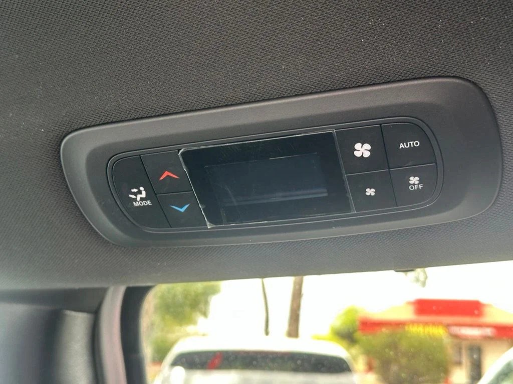 Used 2018 White Chrysler Touring L image 20