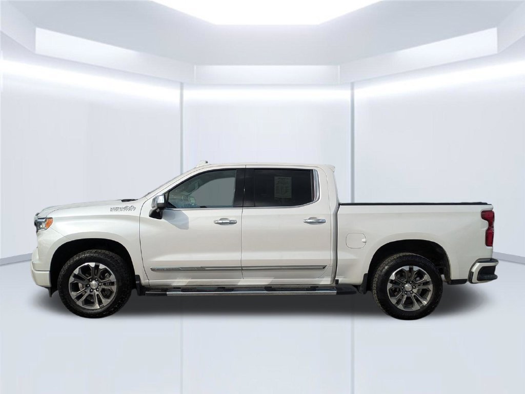 Used 2023 IRIDESCENT PEARL TRICOAT Chevrolet High Country image 2