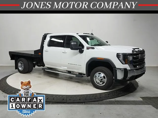 Used 2025 White GMC SLE image 1