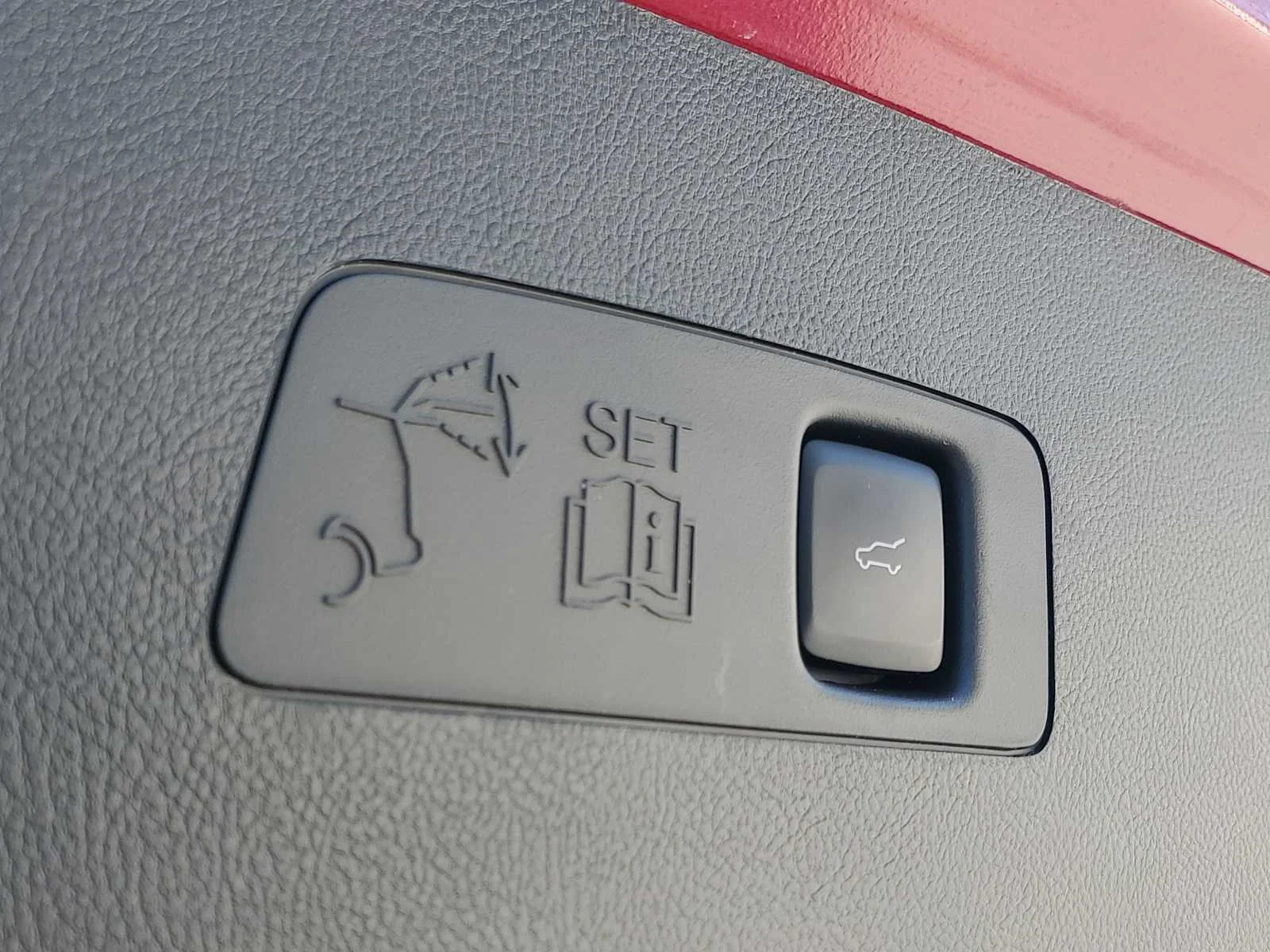 Used 2025 Lucid Red Lincoln Premiere image 9