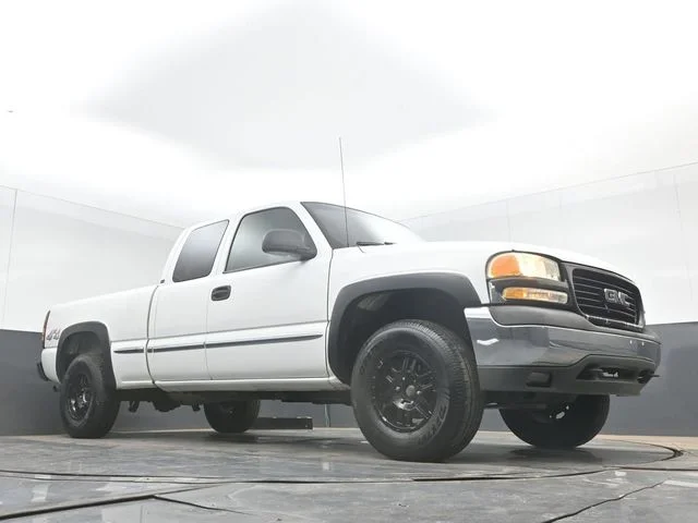 Used 2000  GMC SLE image 34