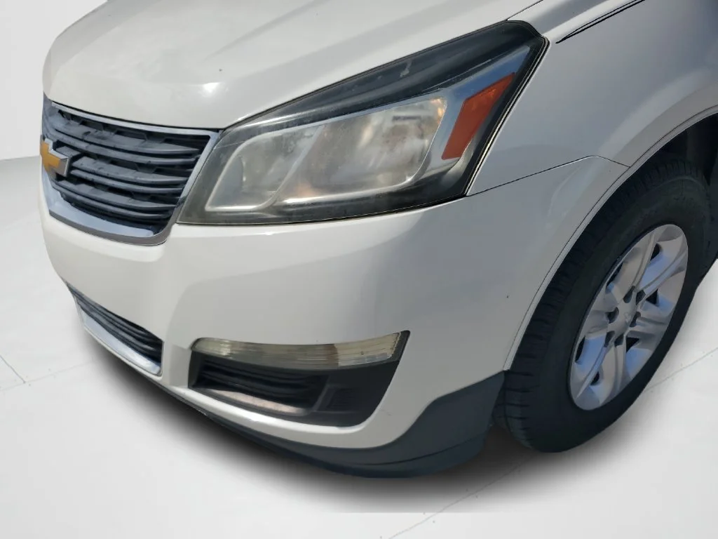 Used 2013 White Chevrolet LS image 24