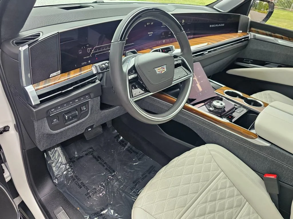 Certified Used 2025 Crystal White Tricoat Cadillac Sport Platinum image 22
