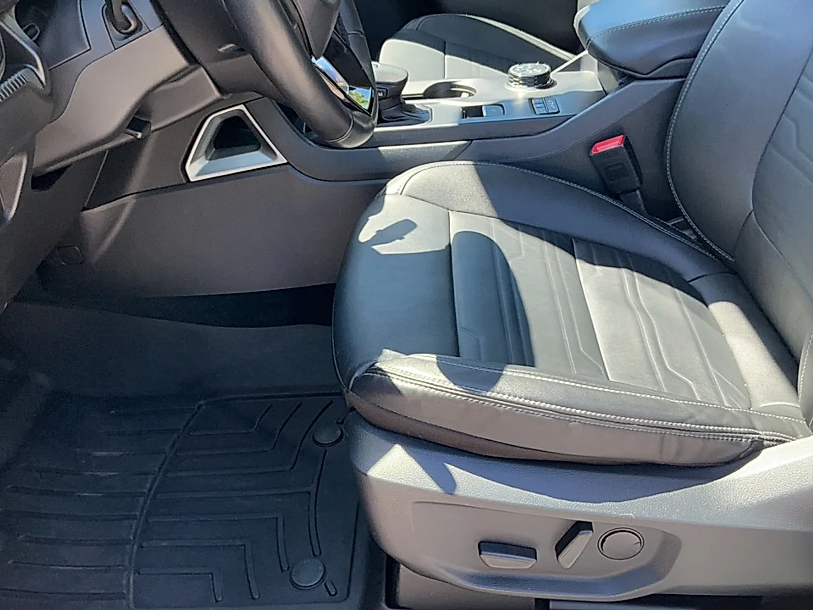 Used 2024 Oxford White Ford LARIAT image 14