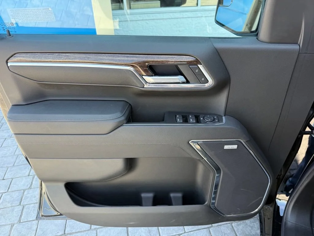 New 2026 Onyx Black GMC Elevation image 30