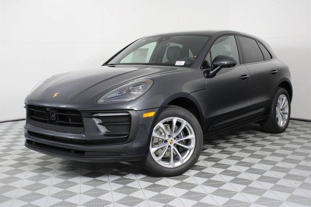 2026 Porsche Macan -'s photo