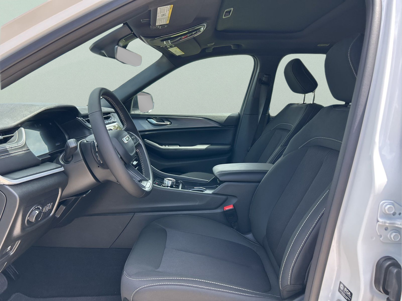 New 2026 Bright White Clear-Coat Exterior Paint Jeep Laredo X image 9