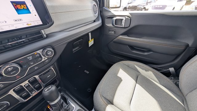 New 2026 Black Clear-Coat Exterior Paint Jeep Sahara image 21