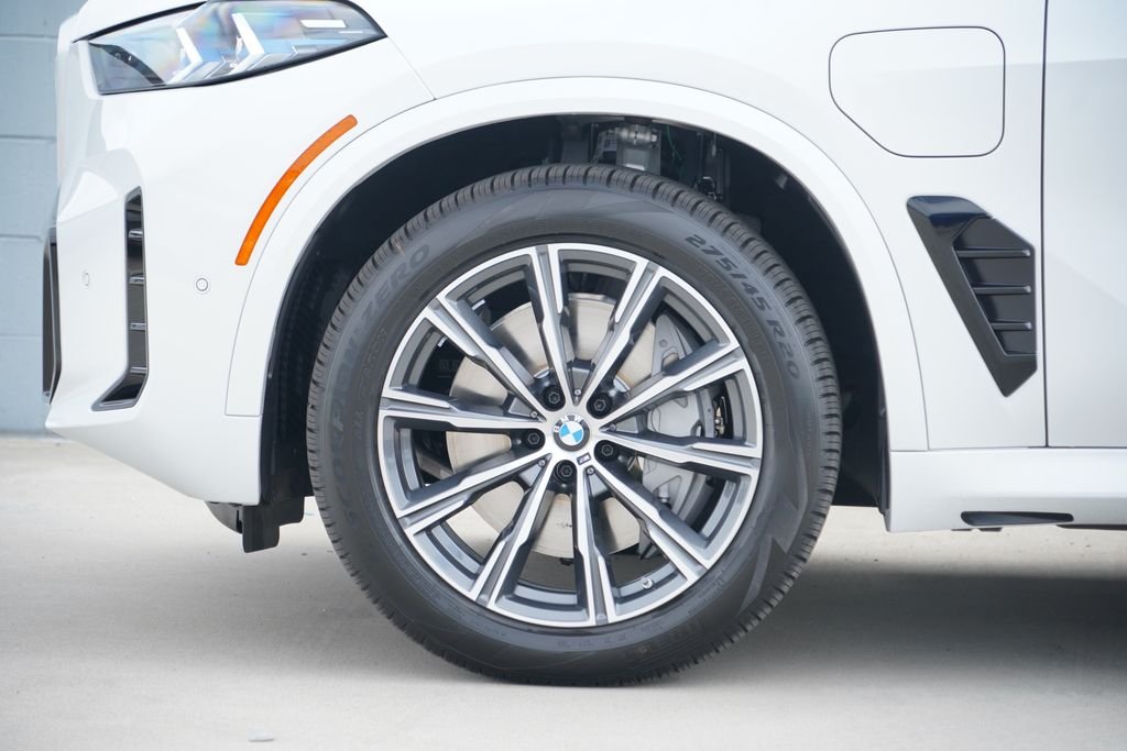 New 2026 Mineral White Metallic BMW xDrive50e image 5