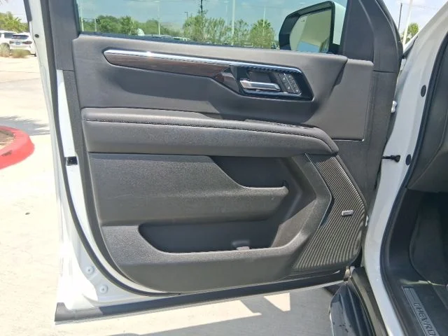 Used 2025 White Chevrolet LT image 13