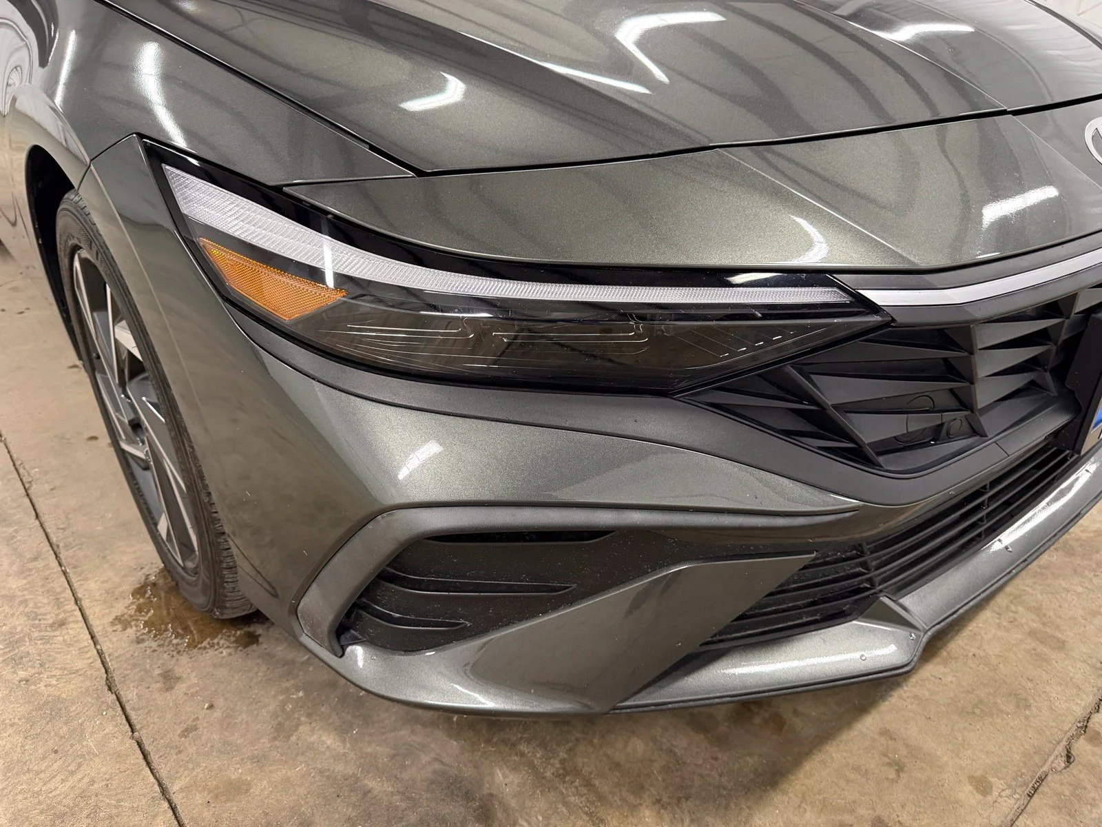 Used 2025 Gray Hyundai SEL Sport image 4