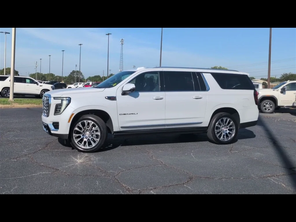 Used 2026 Glacier White Tricoat GMC Denali image 5
