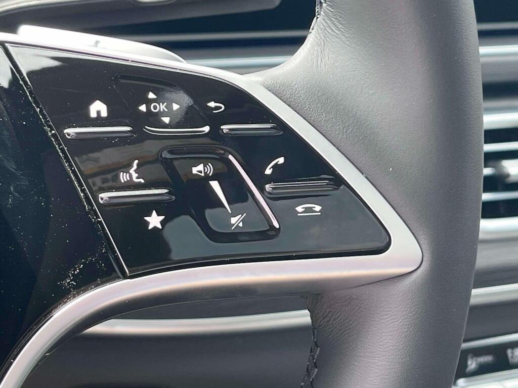 New 2026 MANUFAKTUR Moonlight White Metallic Mercedes-Benz GLE 450 image 35