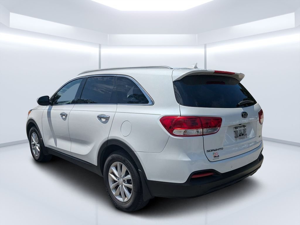 Used 2017 White Kia LX image 5