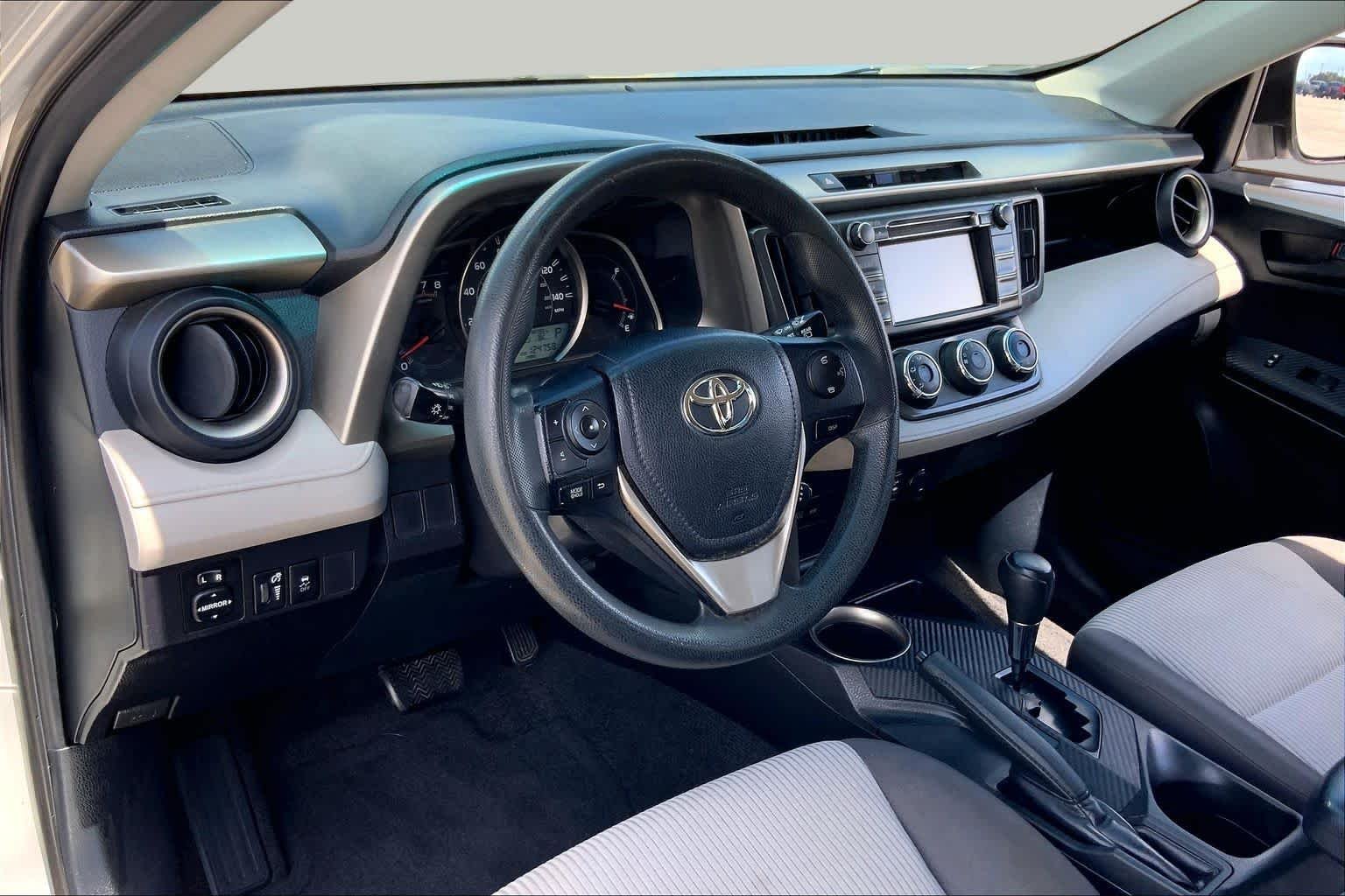 Used 2015 Classic Silver Metallic Toyota LE image 17