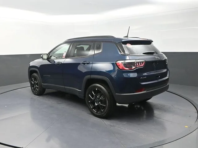 New 2026 Fathom Blue Pearl-Coat Exterior Paint Jeep Latitude image 7