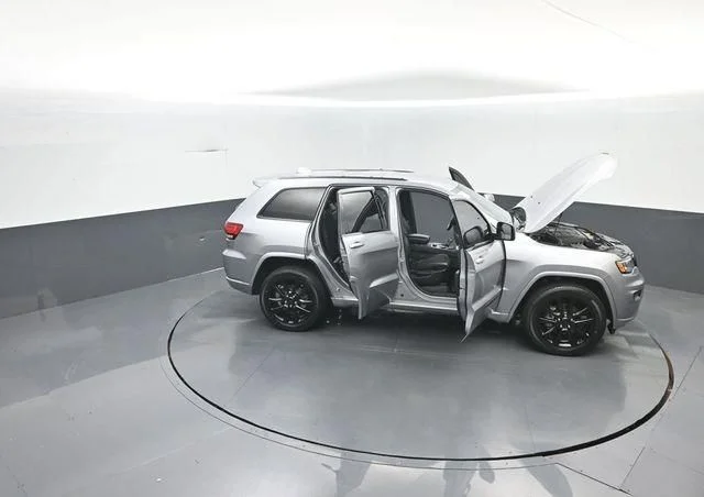 Used 2020 Silver Jeep Altitude image 42