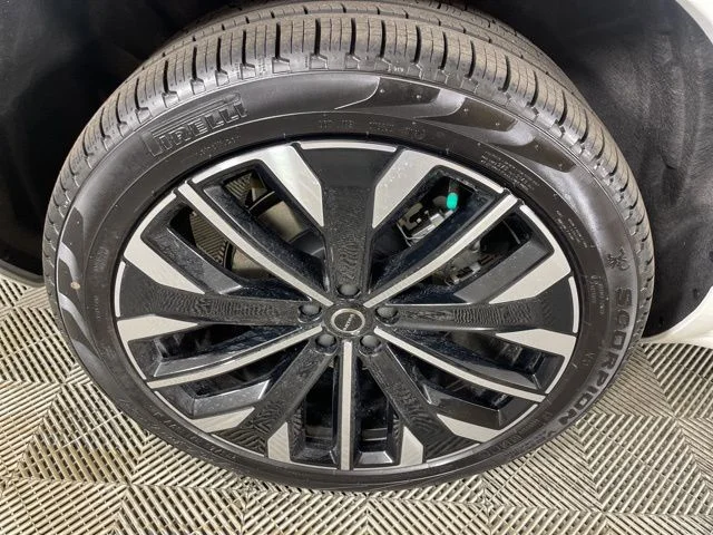 2025 Volvo XC90 Core - Photo 12