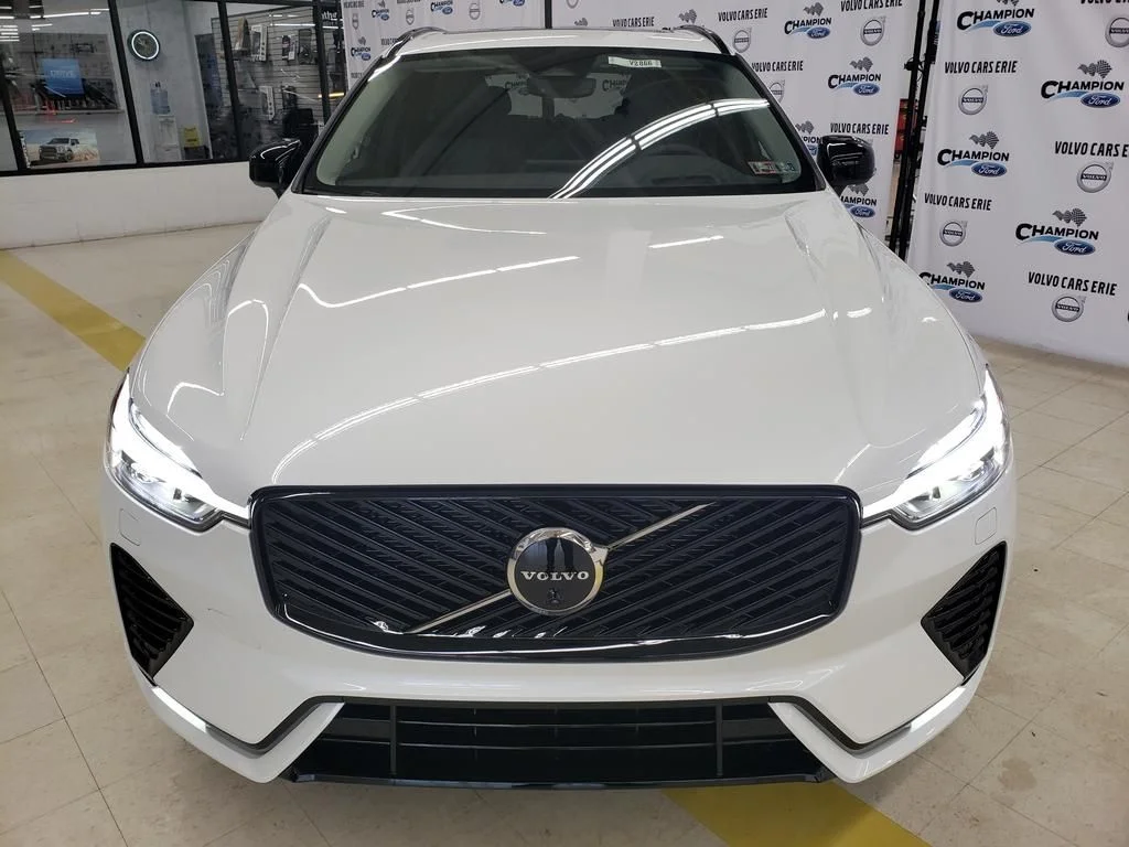 New 2026 Crystal White Volvo Ultra image 2