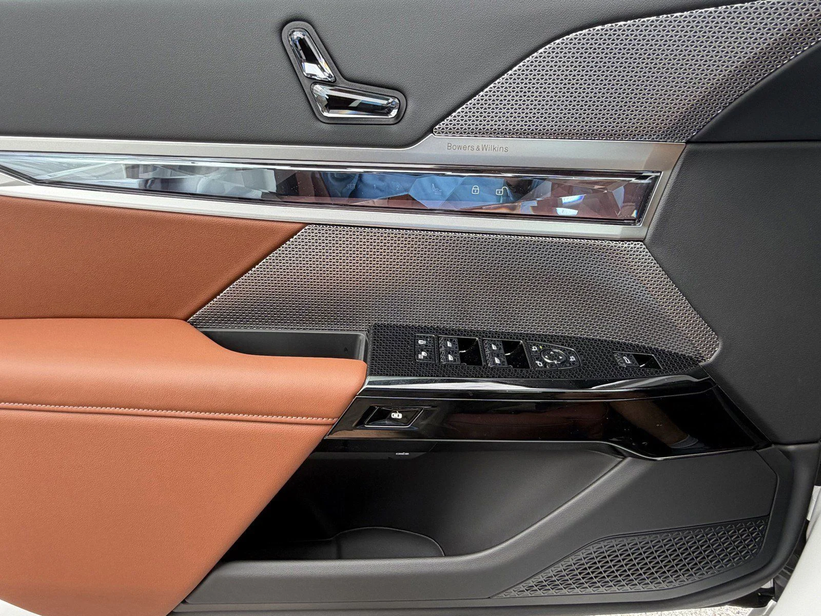 New 2026 Mineral White Metallic BMW 740i image 27
