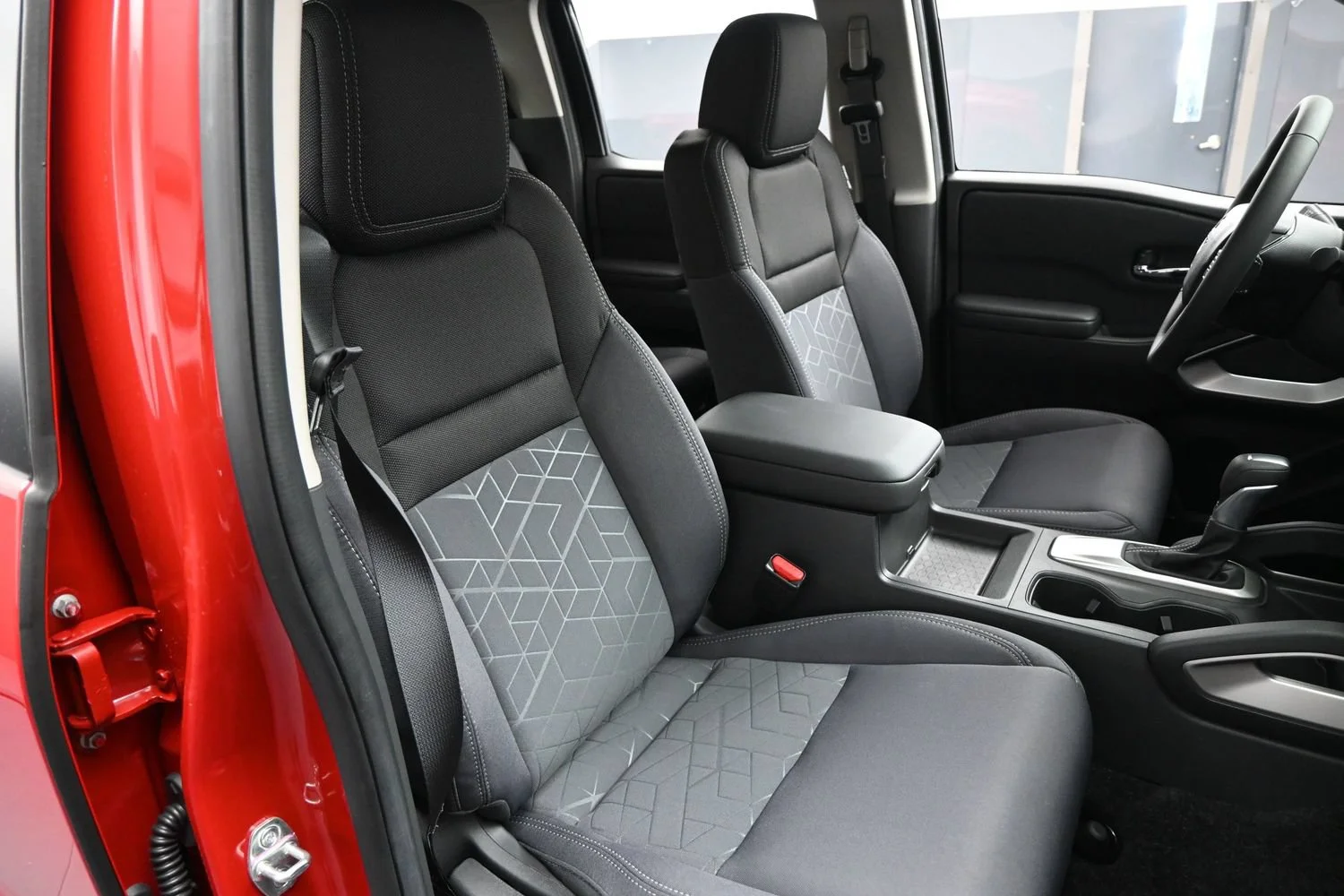 2026 Nissan Frontier SV - Photo 14