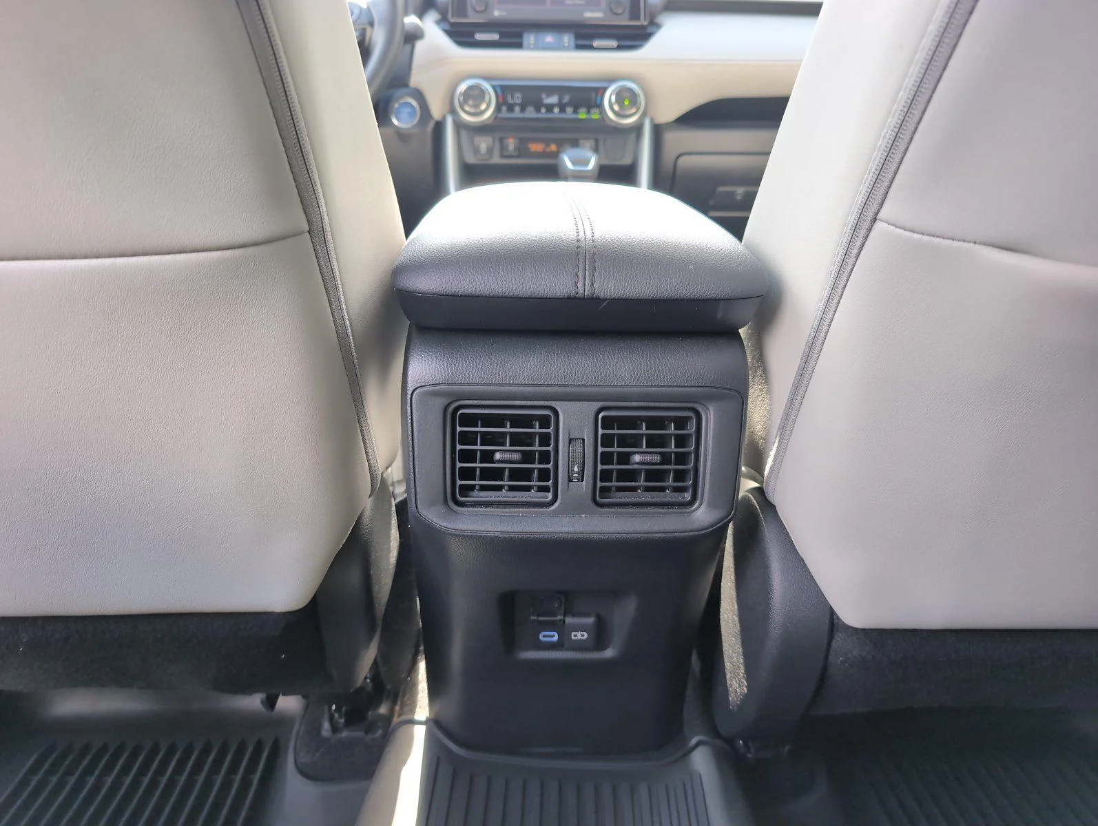 Used 2022 Blizzard Pearl Toyota Hybrid XLE Premium image 35