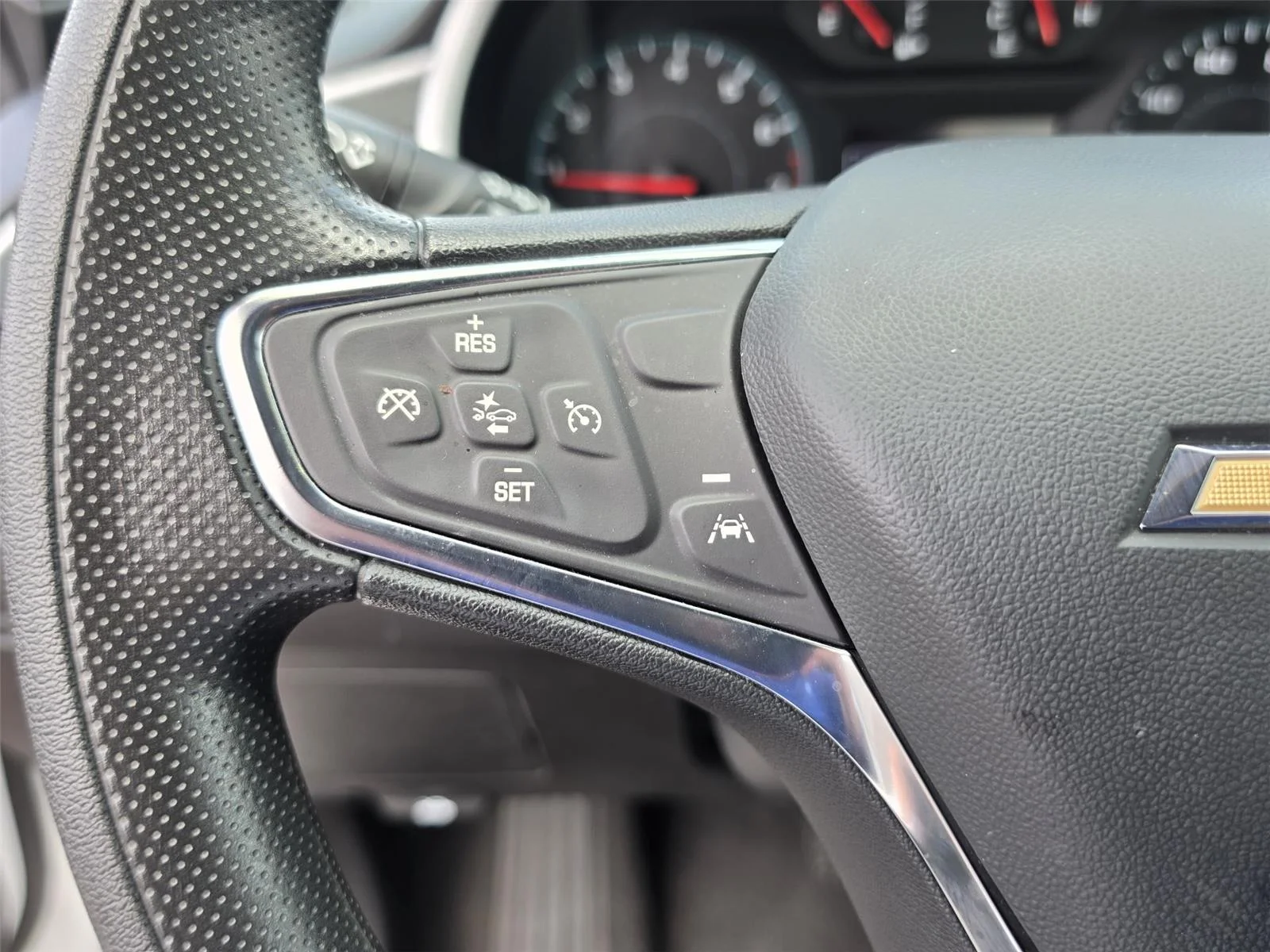 Used 2024 Summit White Chevrolet LT image 26