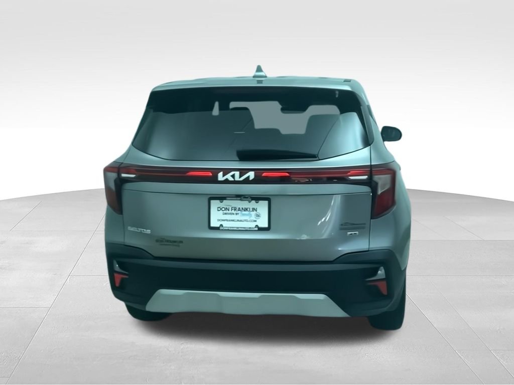 Used 2023 Silver Kia SX image 8