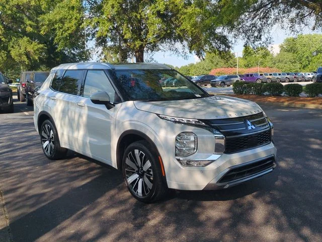Used 2025 White Mitsubishi SEL image 7