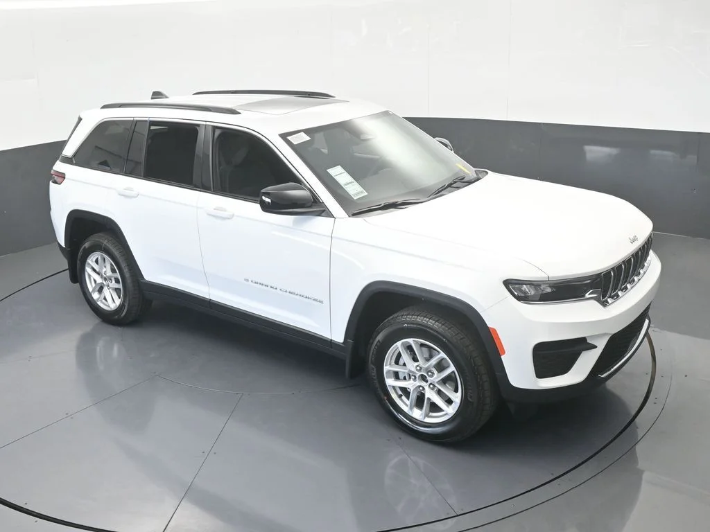 Used 2025 Bright White Clearcoat Jeep Laredo X image 48