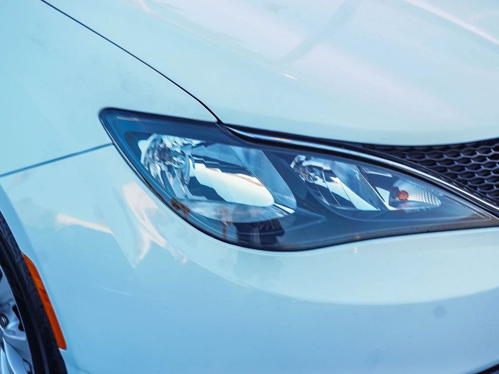Used 2017 White Chrysler Touring image 11