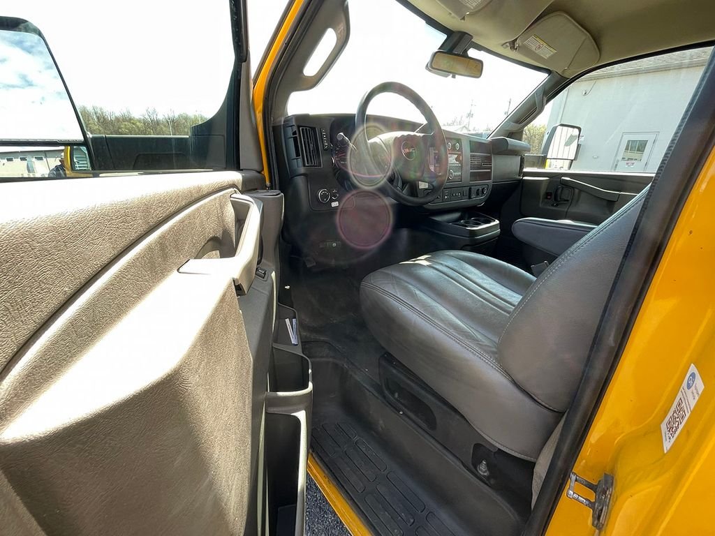 Used 2021  GMC Work Van image 23