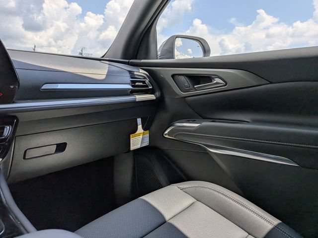 New 2027 Summit White Chevrolet LT image 18