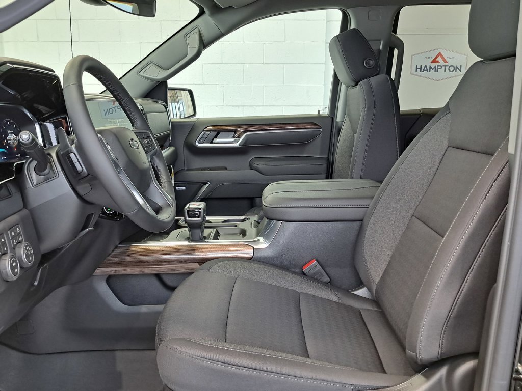 2026 Chevrolet Silverado 1500 RST Crew Cab Pickup Slide 11