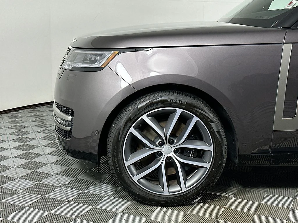Used 2024 Carpathian Gray Premium Metallic Land Rover SE image 9