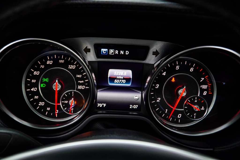 Used 2019 White Mercedes-Benz SL 550 image 36