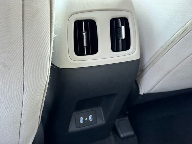 Used 2025 White Hyundai SEL image 33