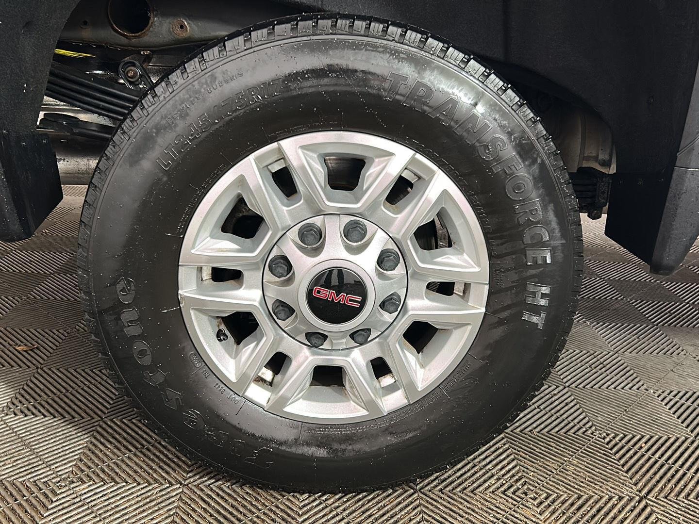 Used 2022 Summit White GMC SLE image 2
