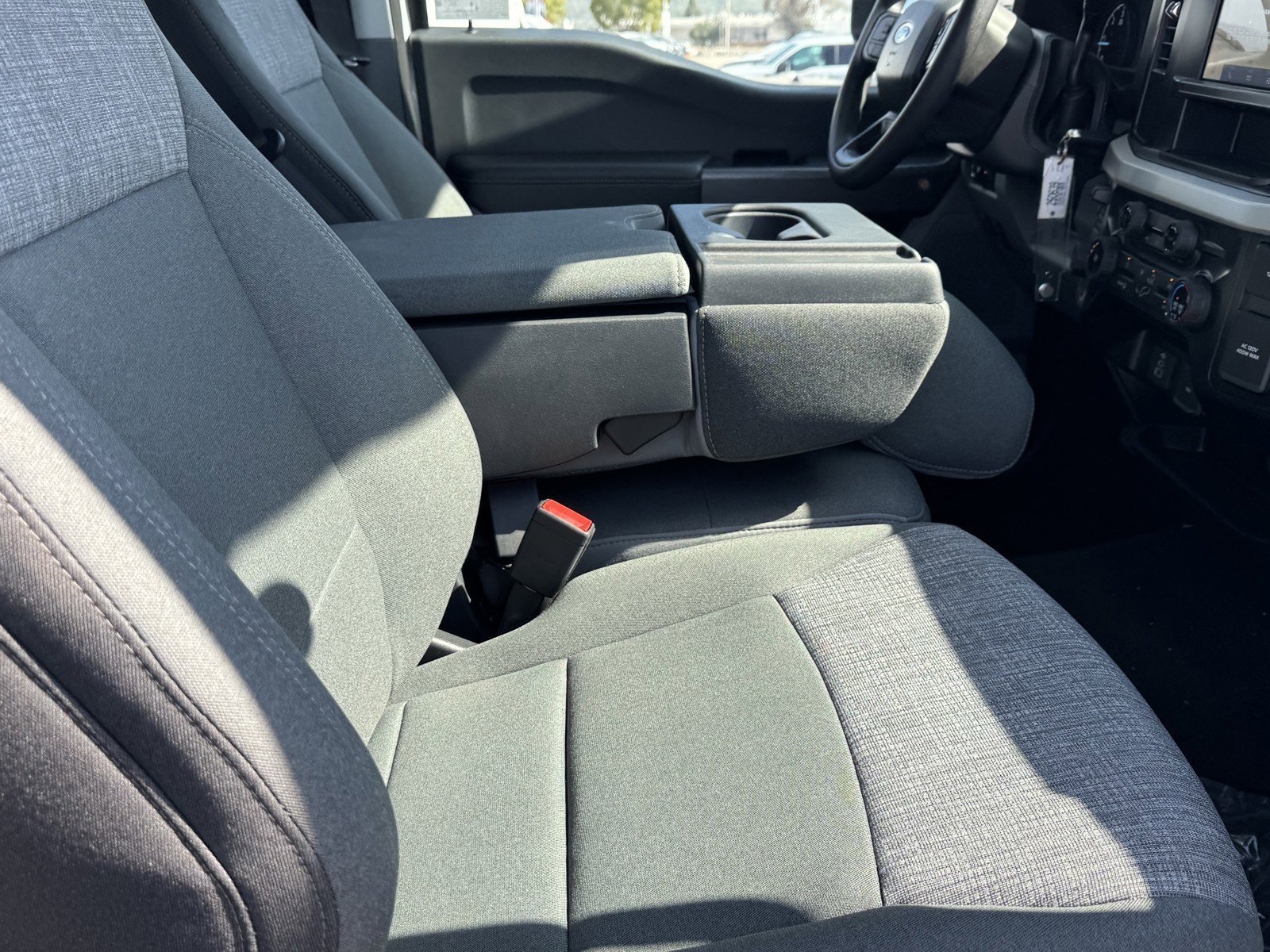 2025 Ford F-550 Super Duty Chassis Cab XLT - Photo 6