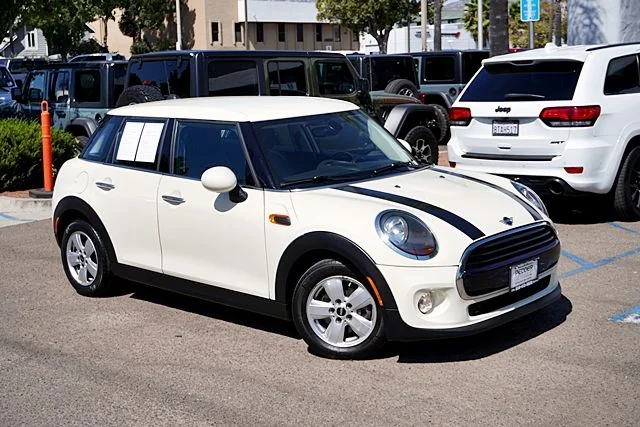 Used 2019 White MINI Classic image 2