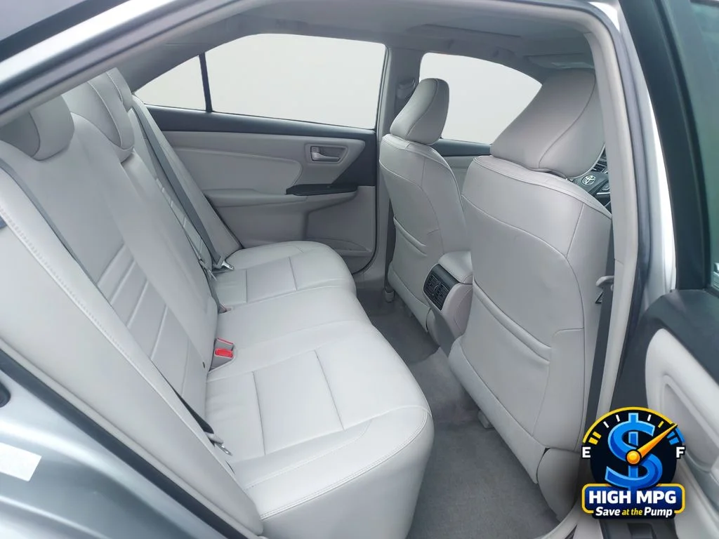 Used 2017 Silver Toyota XLE image 25