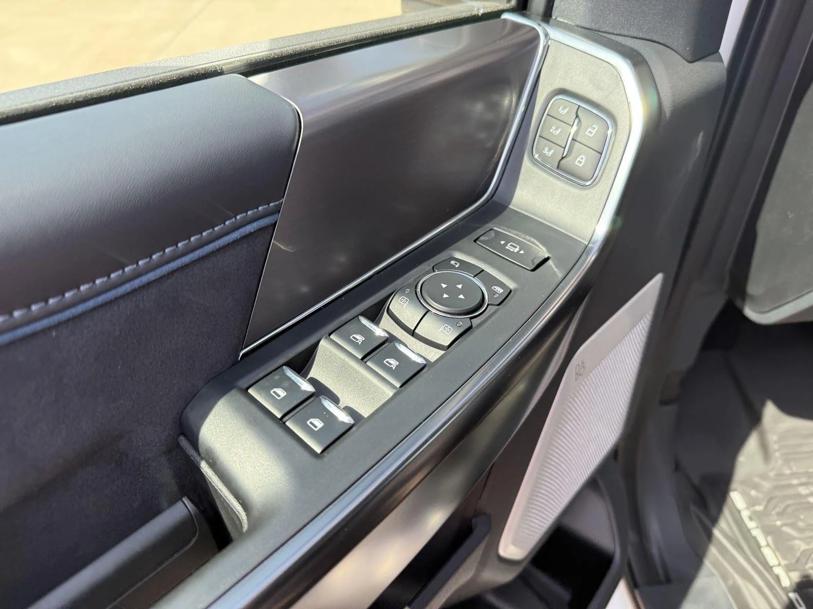 New 2026 Star White Metallic Tri-Coat Ford F-250® Platinum® image 13