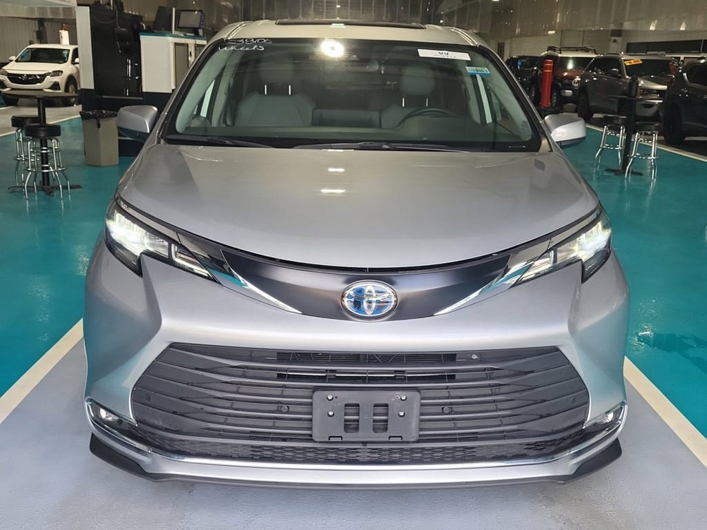 Used 2023 Silver Toyota XLE image 11