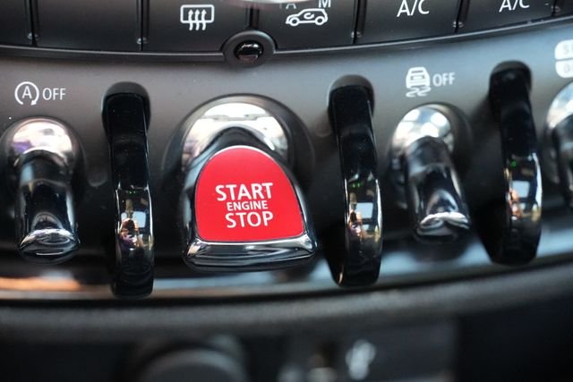 Used 2022 Black MINI Clubman image 37